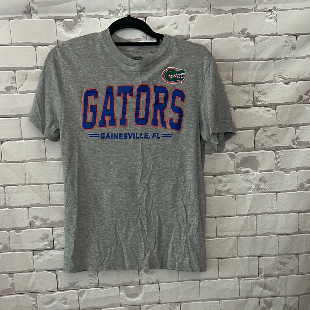 Gray Gators Men’s T-Shirt Size Medium
